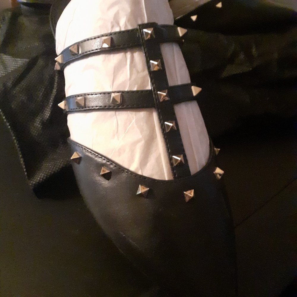 Shoes - Picture 2 of 5